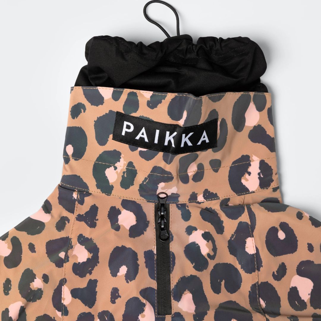PAIKKA-reflektierender-Hunderegenmantel-Lite-Leo-Detail2