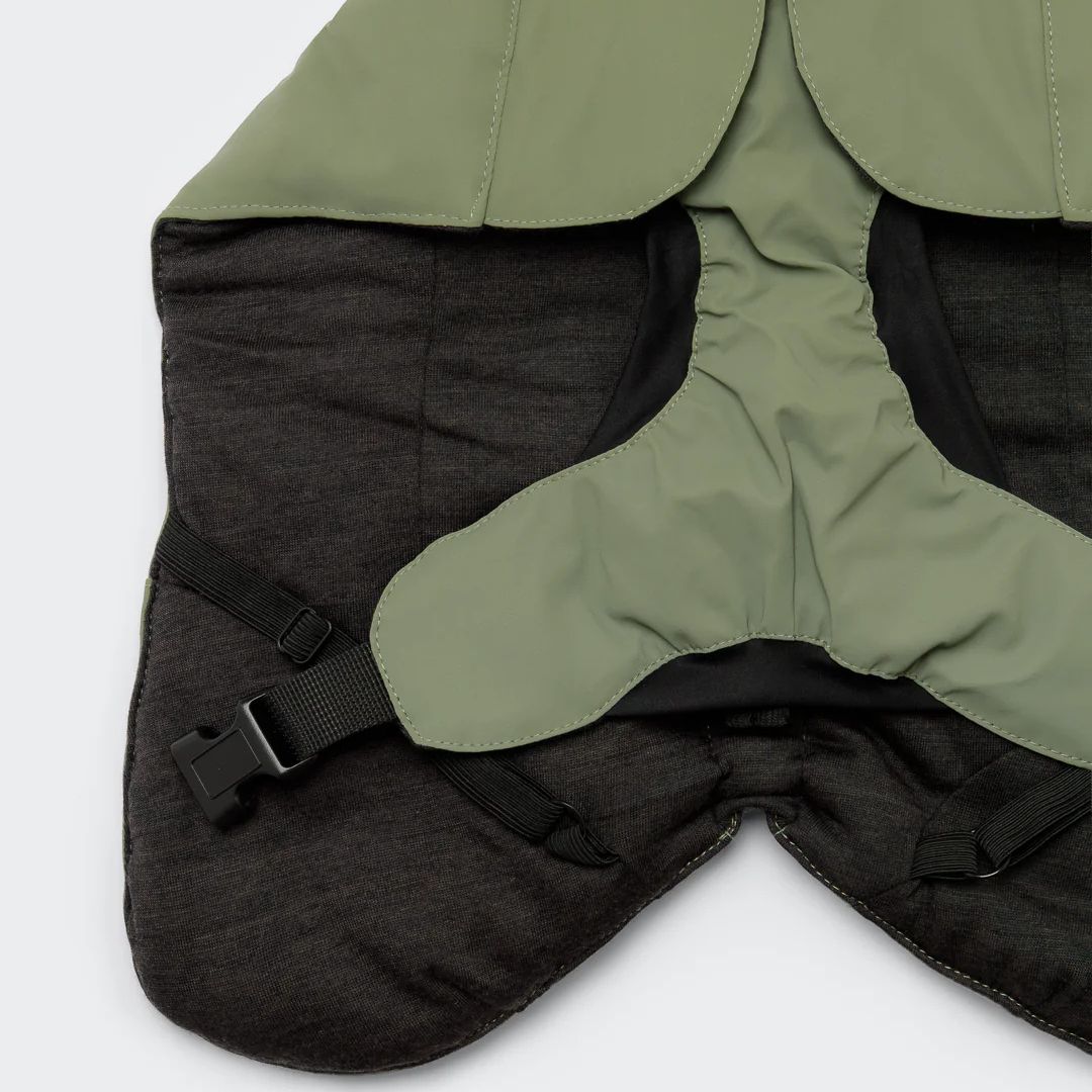 Paikka-Visibility-Hundewintermantel-Wool-Green-Detail2
