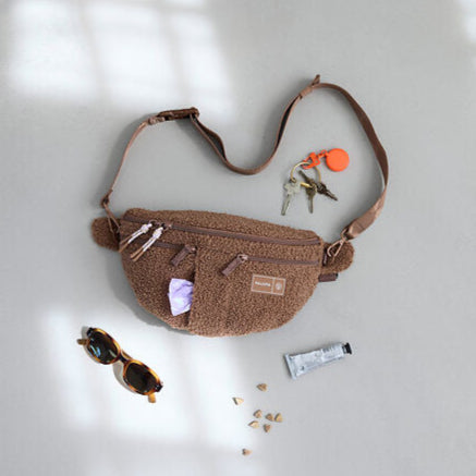 Palopa-Gassitasche-Emma-Teddy-Fleece-Braun-Mood3