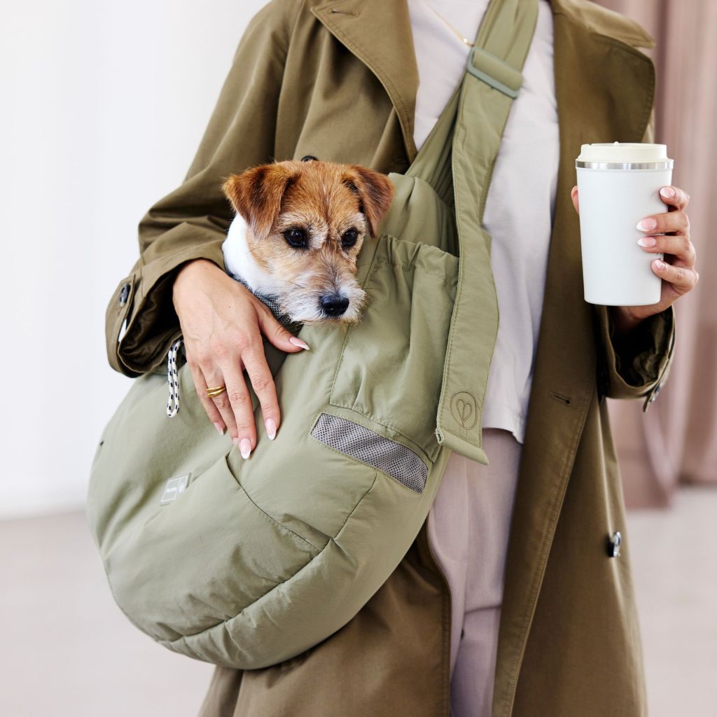 Palopa-Hundetragetasche-Bara-Crinkled-Pale-Olive-Hund