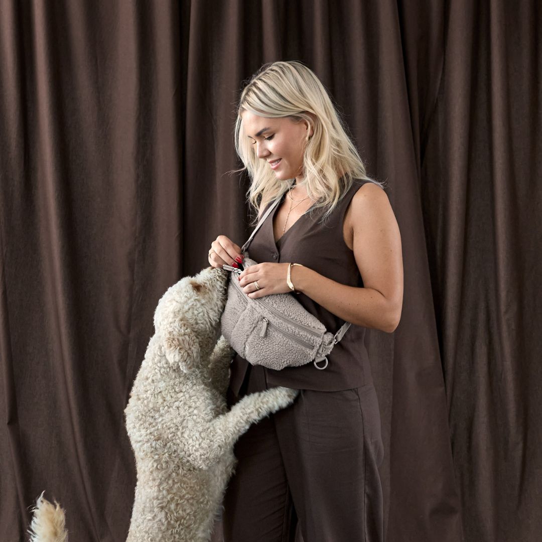 Palopa-Leckerlibeutel-Emma-Teddy-Taupe-Mood7
