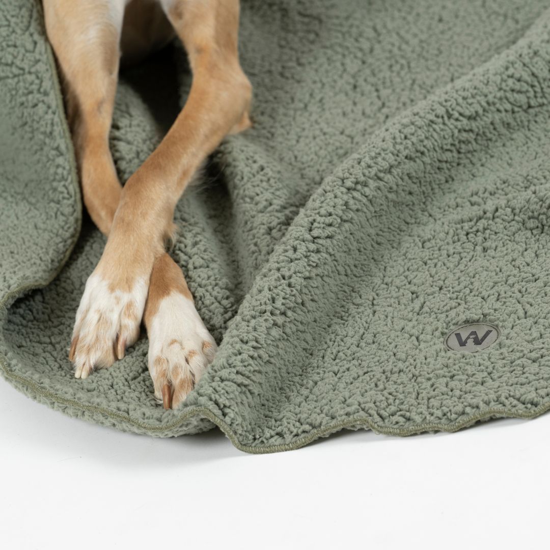 Woofstuff-Hundedecke-Teddy-Soft-Olive-Logo