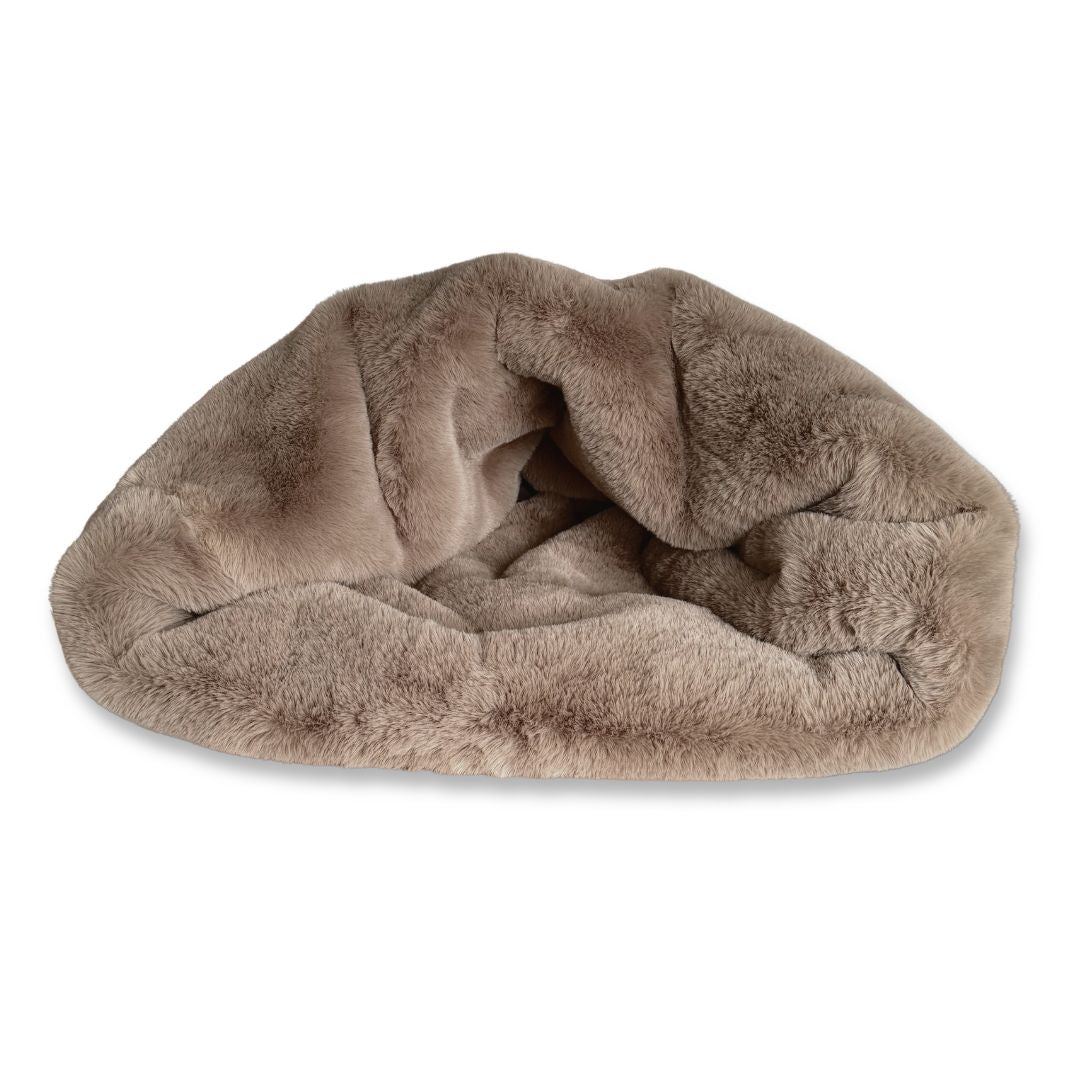 Woofstuff-Kuschelschlafsack-Fluffy-Taupe-3