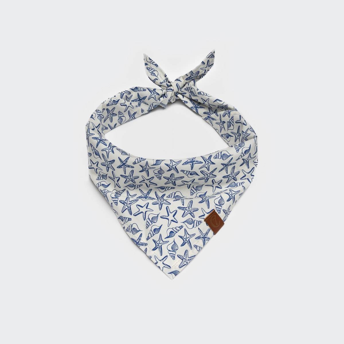 Cloud7-Hundehalstuch-Bandana-Sea-Stars-geknotet