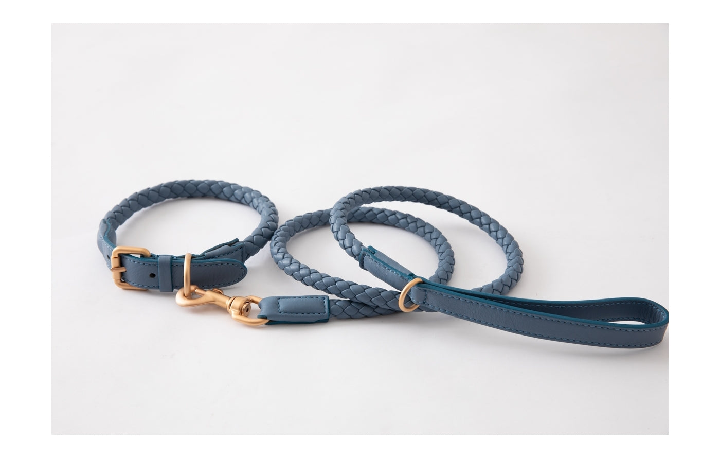 2.8-duepuntootto-ferdinando-leather-leash-hundeleine-dusty-blue-Leine