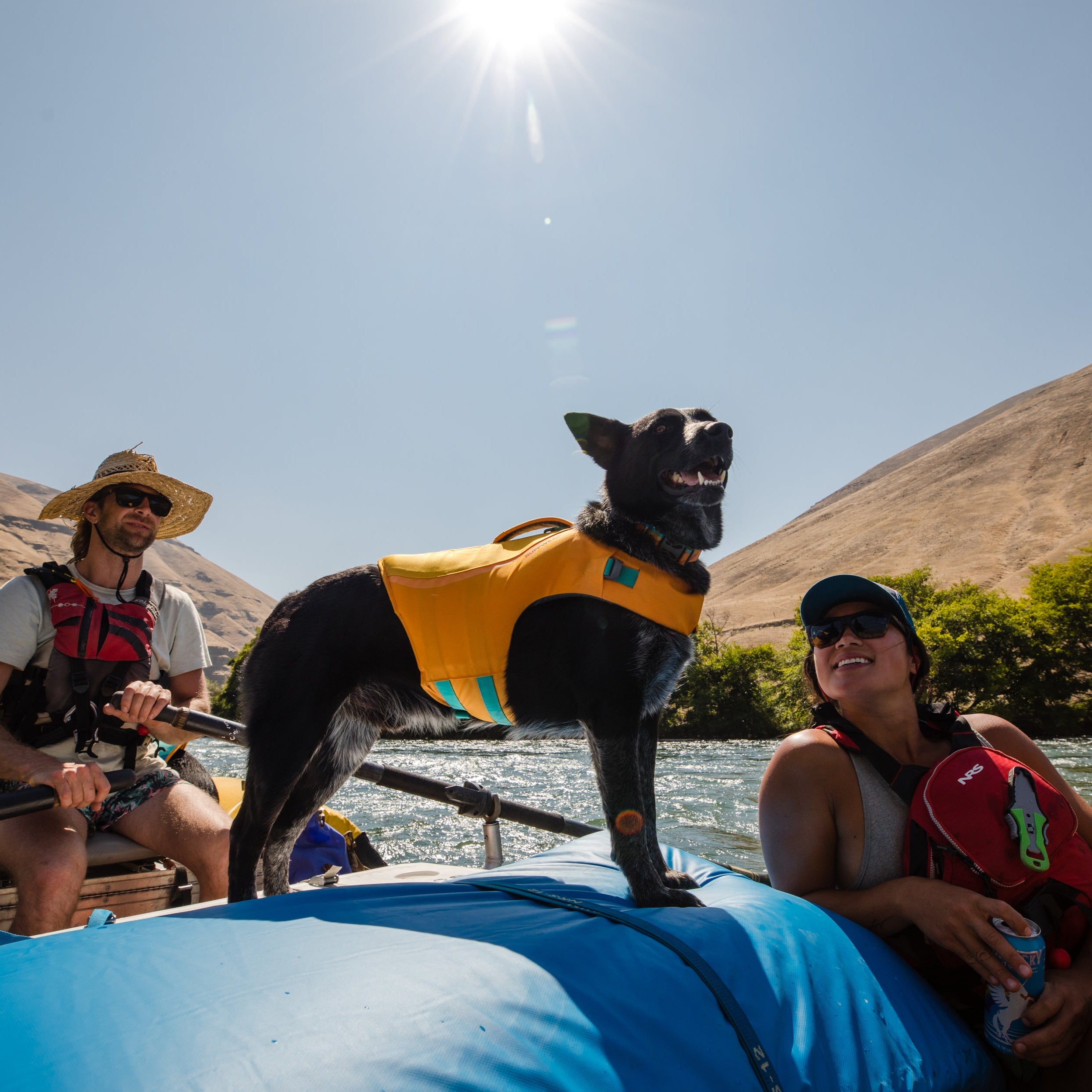 Ruffwear-Schwimmweste-Float-Coat-Wave-Orange-Fluss