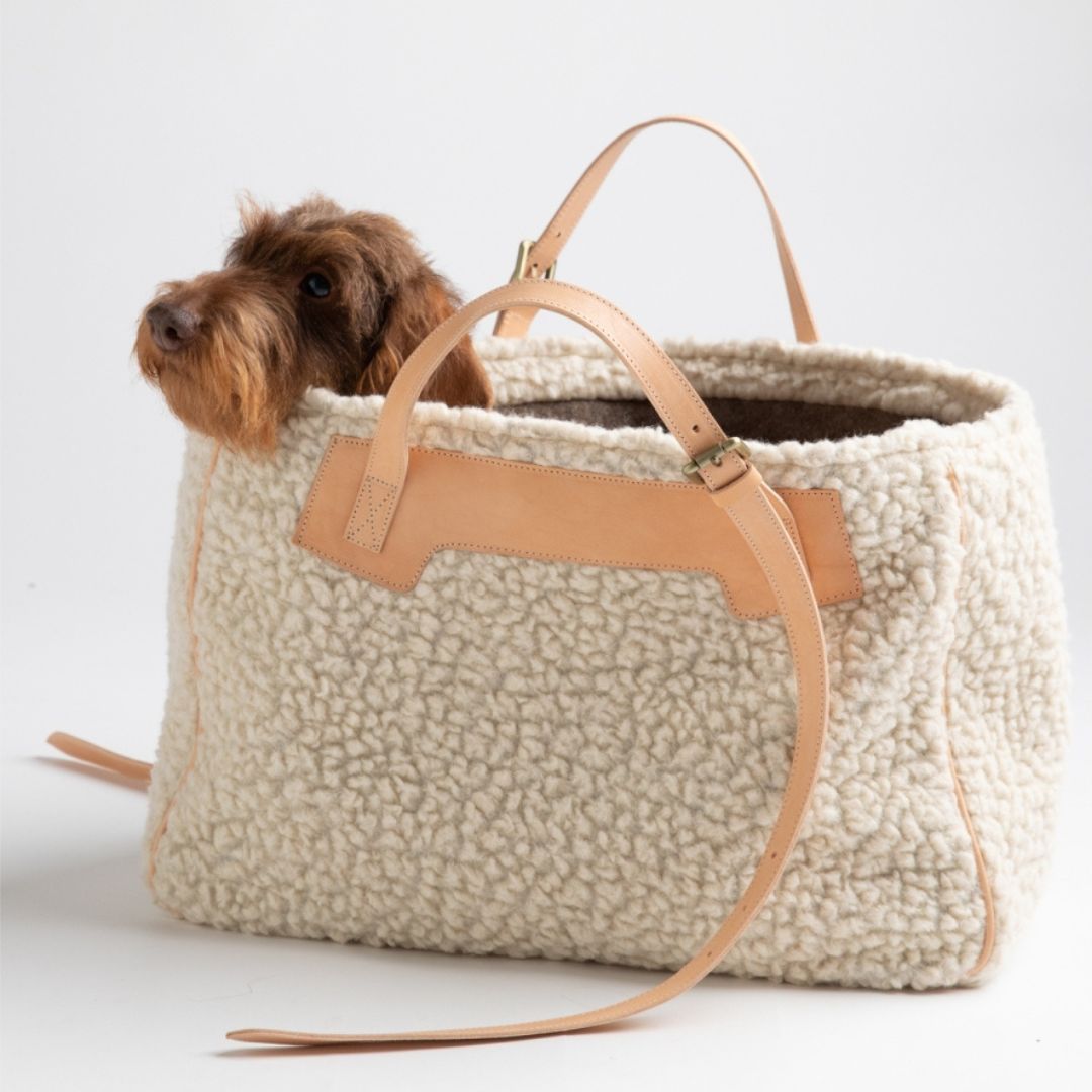 2.8designfordogs-Hundetragetasche-Margaret-Bouclé-Wolle-Dackel2