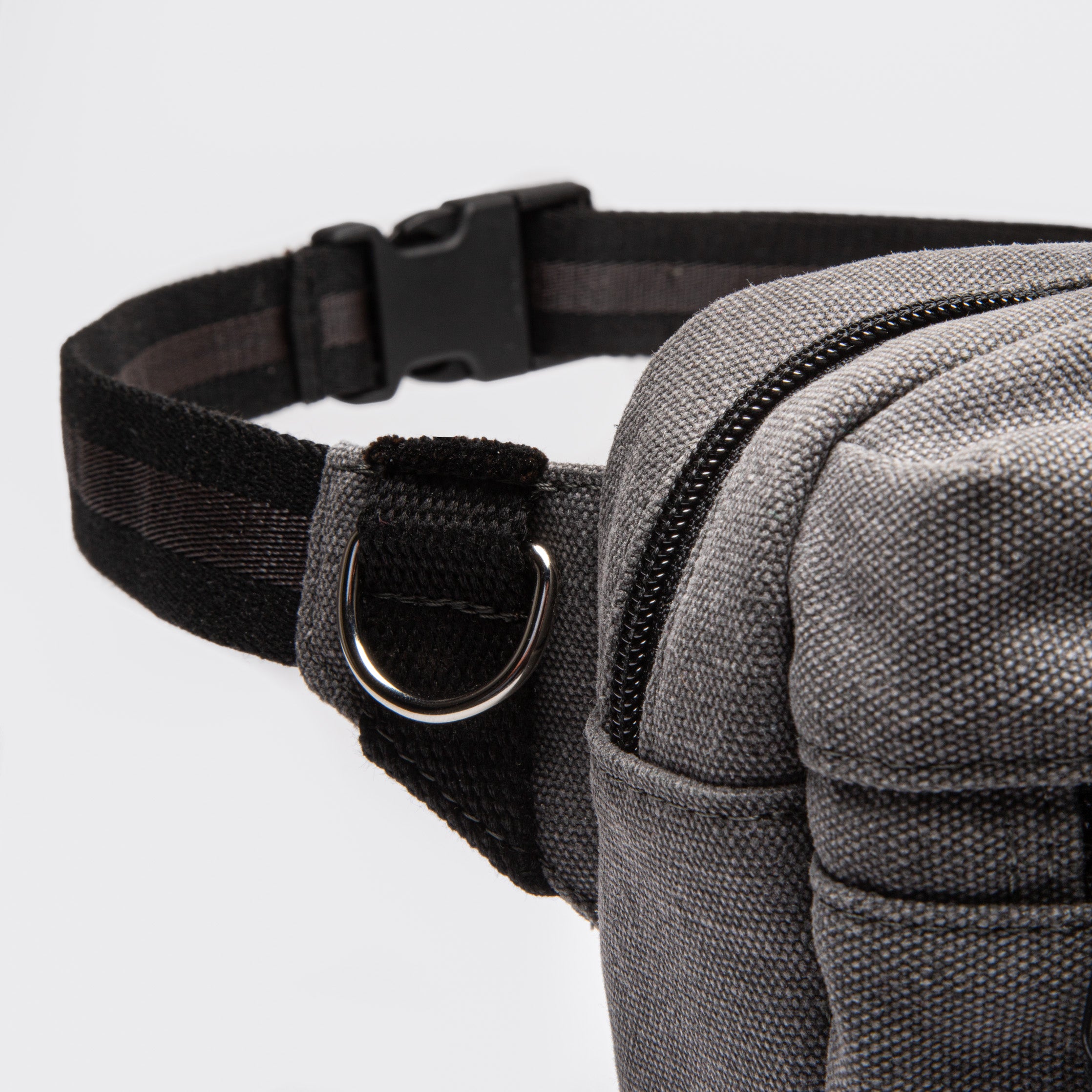 Cloud7-Belt-Bag-Leather-Graphite-Detail_2