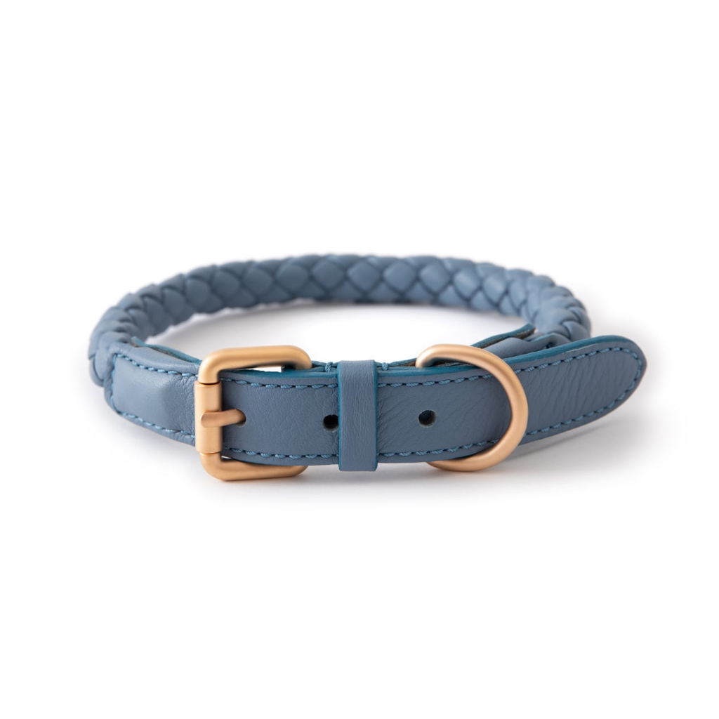 2.8-duepuntootto-ferdinando-leather-collar-hundehalsband-dusty-blue-leine